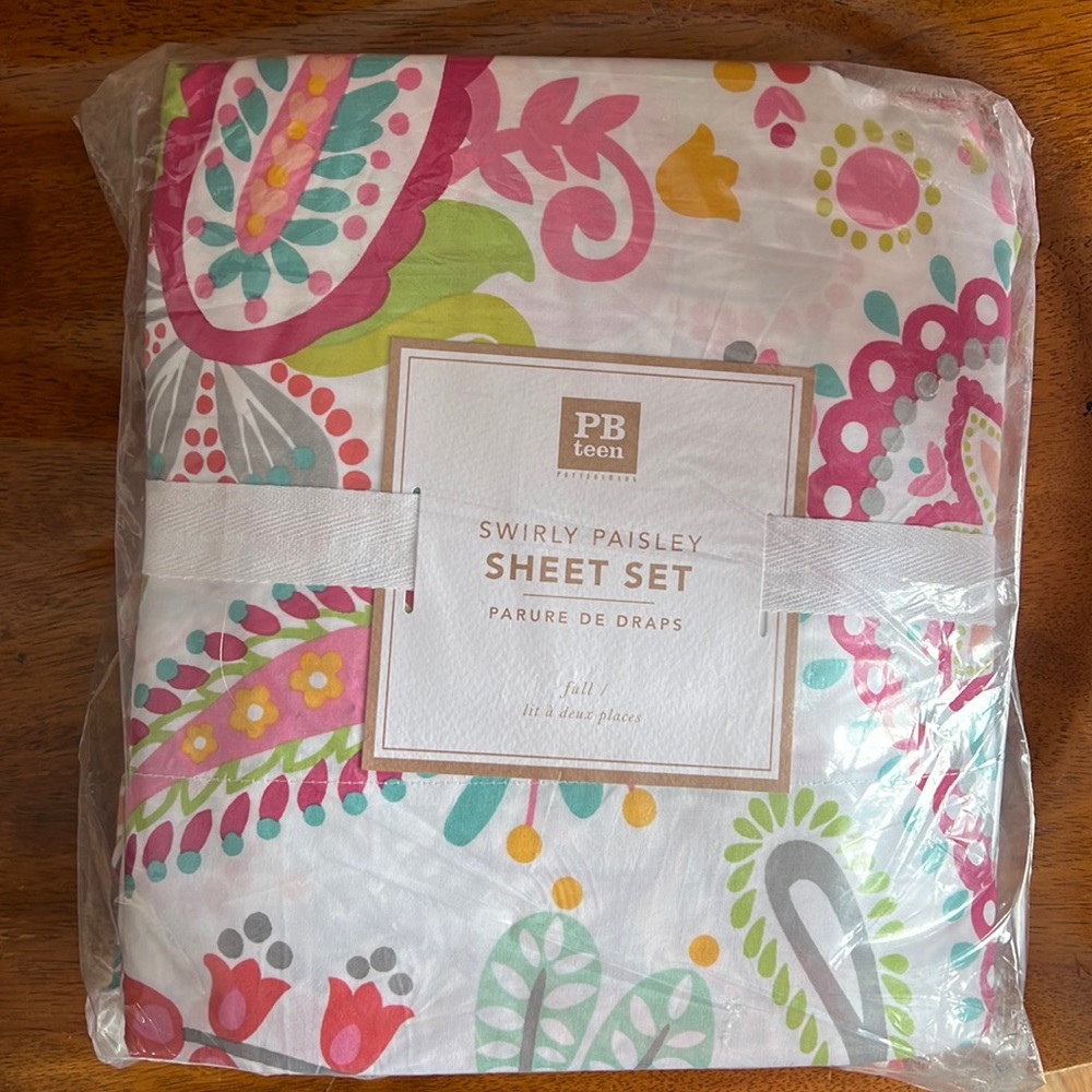 Pottery Barn Sheets  NWT  Size Full  Swirly Paisley
